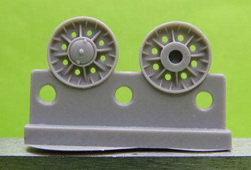 KV wheels - cast with ribs & 8 circular apertures - early 43 - Click Image to Close