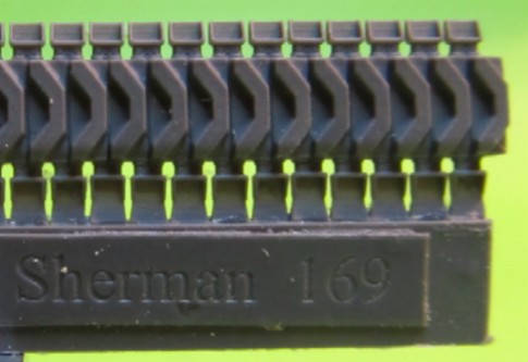 M4 tracks type T48 with two extended end connectors type 1