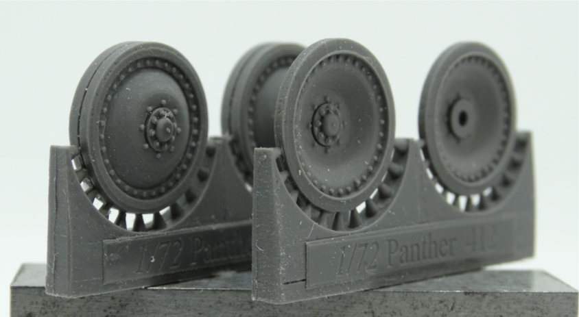 Pz.Kpfw.V Panther wheels with 16 bolts and 16 rivets
