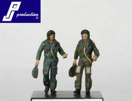 RAF Pilots standing (90')